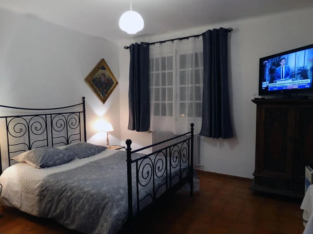 Chambre Dans Propriete La Croix Du Sud Le Pradet 0*,  France